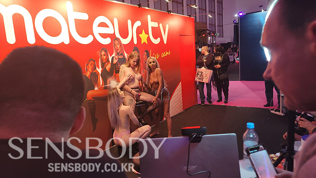 VENUS BERLIN 2022 에로 페어 - SENSBODY