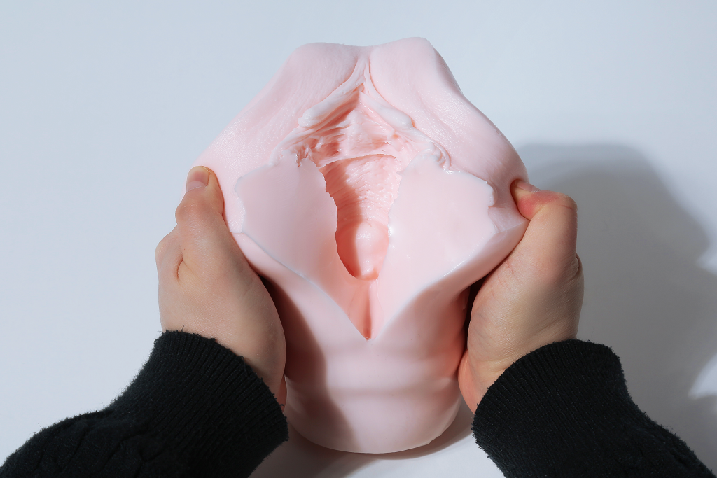 Inside view of Min Burung Masturbator