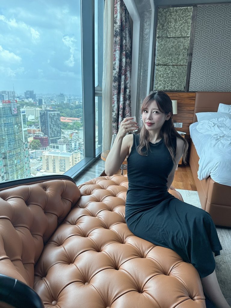 Japanese Office Worker Aihara Momo