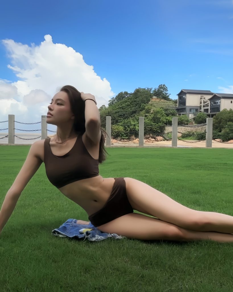 Sensbody Fashion Model Naomi